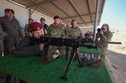 Директор Росгвардии Золотов испытал новейший ручной пулемёт РПЛ-20 от «Калашникова»