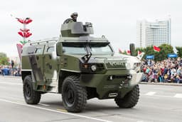 Легкобронированный автомобиль на пульте управления: в Белоруссии протестировали Volat V1 без водителя