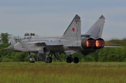 Самые быстрые в мире перехватчики МиГ-31 прикрыли «стратегов» Ту-160 над Баренцевым морем