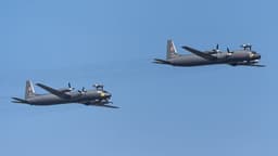 На самолёты-разведчики Ил-38 подвесили авиабомбы в полёте над Тихим океаном