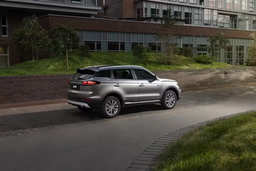 Обновлённая версия с классическим «автоматом» белорусского кроссовера Belgee X70 начала поступать к дилерам в России 