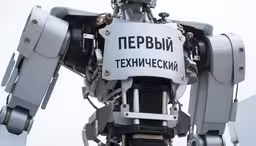 Теперь умеет по-русски: Kandinsky Image научился генерировать изображения с надписями на кириллице