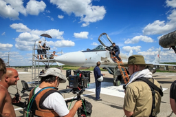 What to Watch on the Weekend: "First Technical" Recommends a Film About Dizzying Flights, Exciting Dogfights, and Deep Human Drama — "Embracing the Sky"