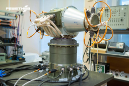 Новый механизм для поворота солнечных батарей спутника «Экспресс-РВ» изготовили специалисты компании «РЕШЕТНЁВ»