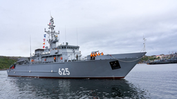 Носитель необитаемых подводных аппаратов морской тральщик «Афанасий Иванников» отработал элементы курсовой задачи К-2 в Баренцевом море