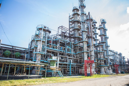 A workshop partially collapsed at a petrochemical plant in Sterlitamak: the company produces aviation gasoline