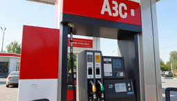 Российский бензин официально начнут разбавлять спиртом