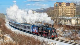 В Москве замечен праздничный поезд Деда Мороза