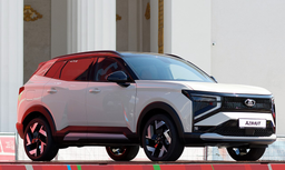 АвтоВАЗ показал испытания прототипа автомобиля Lada Azimut на легендарном треке в Тольятти