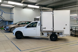 На базе Lada Granta создали автолавку для российских деревень: первые фото и детали