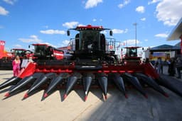 49 toneladas por turno: la cosechadora GH810 actualizada con motor chino presentada por Gomselmash