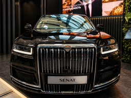 El Aurus Senat actualizado se presentó en el SPIEF-2026: tiene faros matriciales y una nueva parrilla del radiador