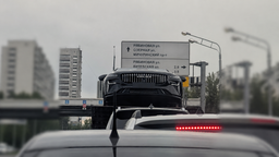 Los nuevos Volga C50 ya están en la capital: el sedán fue visto en un camión de transporte de coches en Moscow