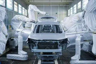 Возобновят производство за 90 млрд рублей: на бывших заводах Volkswagen и General Motors начнут выпускать моторы, коробки передач и электронику