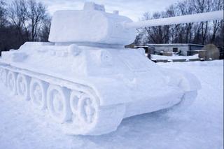 Crearon e inmortalizaron: en la región de Amur recrearon un T-34 con nieve