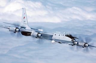 Впервые за всю историю ВМФ России: самолёты Ту-142МК дозаправились в воздухе у Северного полюса