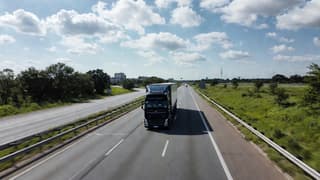 Desarrollan en el Politécnico de Moscú un sistema para reducir el consumo de combustible en camiones tractores