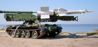 Cuba instaló cañones antiaéreos S-125 sobre tanques T-55 para proteger el cielo