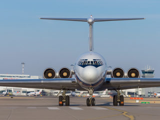 El especial Il-62 ruso llegó a Abu Dabi con una delegación para las negociaciones