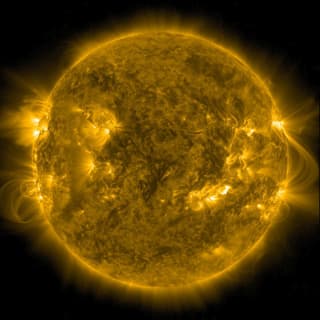 En el espacio vuelve a haber inquietud: tres potentes erupciones ocurrieron en el Sol el 11 de febrero