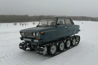 Un "tanque" del garaje: un vehículo todoterreno de un "seis" sobre orugas puesto a la venta