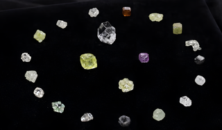 Mostraron en Yakutia diamantes rarísimos: "Pluma de Pavo Real", "Aguja" y "Corazoncito"