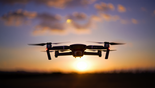 Ve con los ojos de un dron enemigo: desarrolladores de Novosibirsk presentaron el "Dronoskop 5.3.1 FPV"