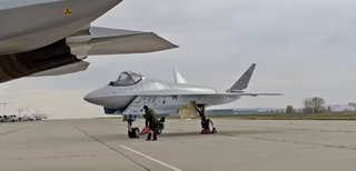 El Su-75 ruso puede repetir el éxito del J-20 chino en una versión biplaza