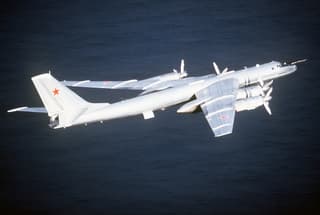 Los "cazadores de submarinos" Tu-142 cerca de Alaska asustaron a EE. UU. y Canadá: los países movilizaron 12 aviones para interceptarlos