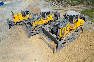 El nuevo bulldozer ruso D40 comenzó a operar en una mina de diamantes en Yakutia