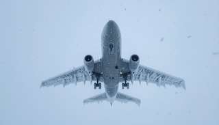 Por primera vez, un láser protegerá a los aviones contra el hielo en Rusia