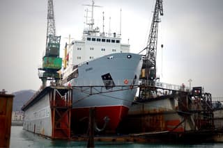 La base flotante Dalmos construida en Nikolaev fue reparada en Nakhodka
