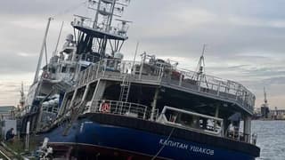 Diez meses en el agua y millones en reparaciones: se sabe cuándo se levantará el remolcador "Kapitan Ushakov" parcialmente inundado