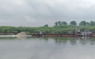 Dredger "Volzhsky-306" began dredging a 10-kilometer section of the Vyatka River
