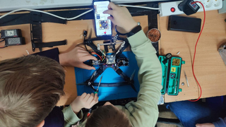 La empresa "DronAssist" ha creado una aplicación de realidad aumentada para el montaje de drones