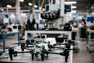 Las empresas rusas pueden producir más de 15 mil drones FPV al día, según Manturov