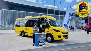 El moderno autobús escolar Neman-420432 sobre chasis MZKT fue presentado en Minsk