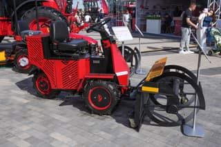 Las pruebas del empujador de forraje autopropulsado de sustitución de importaciones PK-152 basado en el tractor BELARUS-152 se completaron en Bielorrusia