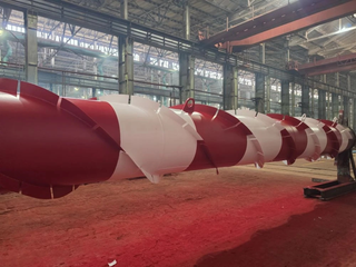 Con un peso de 20 toneladas: una chimenea de 45 metros fabricada en 75 días en Biysk