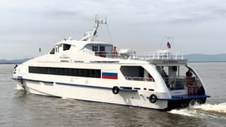 Un barco de vapor ruso se atraganta con basura y cancela viajes a China