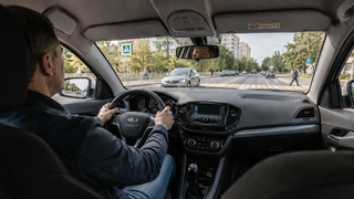AvtoVAZ nombró los hábitos que ayudan a evitar accidentes en la carretera