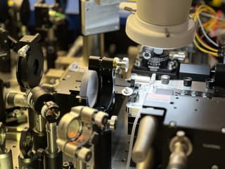 Avance en tecnologías cuánticas: Rosatom crea por primera vez una fuente de luz "comprimida" en un chip