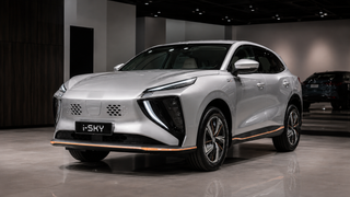 Evolute presentó el i-Sky y el nuevo i-Space con tracción total: el inicio de la producción se anunció en la exposición "Innoprom - 2026"