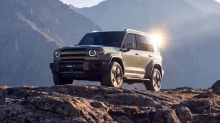 Híbrido de 456 CV y más de 800 km de autonomía: el nuevo SUV ruso Esteo V27 sale a la venta