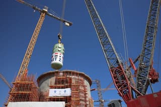 Se instaló el cuerpo del reactor de 340 toneladas de la segunda unidad en la central nuclear de El Dabaa en Egipto