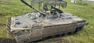 Новую БМП-3 усилили бронёй и камерами: машина получила важные доработки защиты