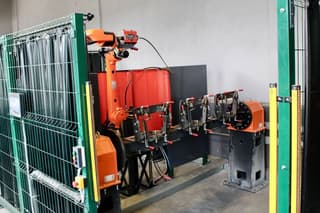 A welding robot launched at VLMZ: production of railway parts became faster and safer