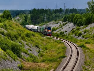 Un tren con elementos del cohete portador "Soyuz-2" llegó al cosmódromo de Vostochny