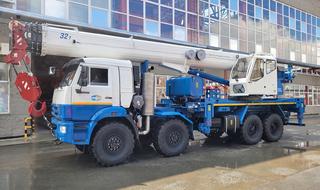 Импортозаместит спецтехнику Liebherr и Zoomlion: ЧМЗ начал поставки нового автокрана КС-55733 «Челябинец» серии «СТ»