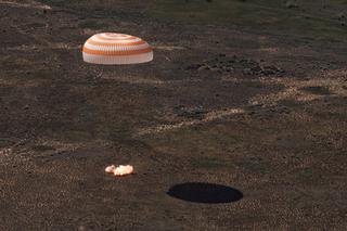 Rostec reveals secrets of "Soyuz" landing: giant 1000 m² parachute saves crews
